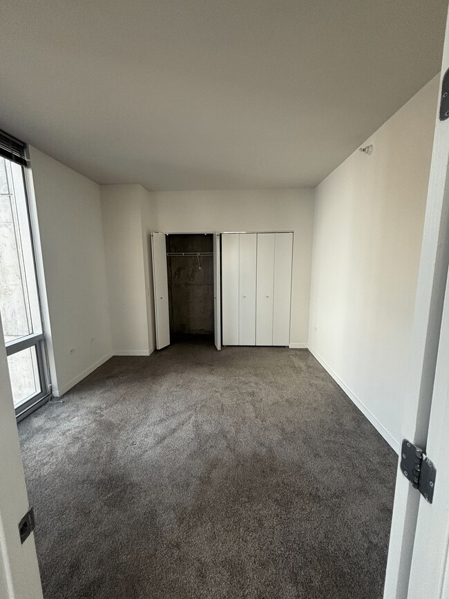 851 N La Salle Dr Unit 1707