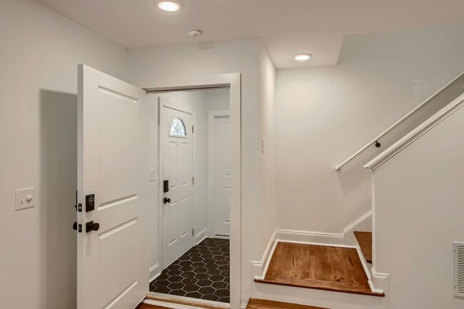 Photo - 406 S Columbia Dr