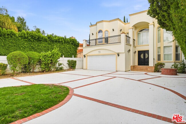 Photo - 23114 Mariano St