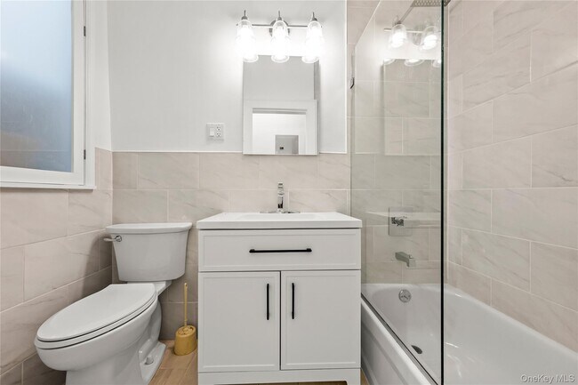 Photo - 963 Utica Ave