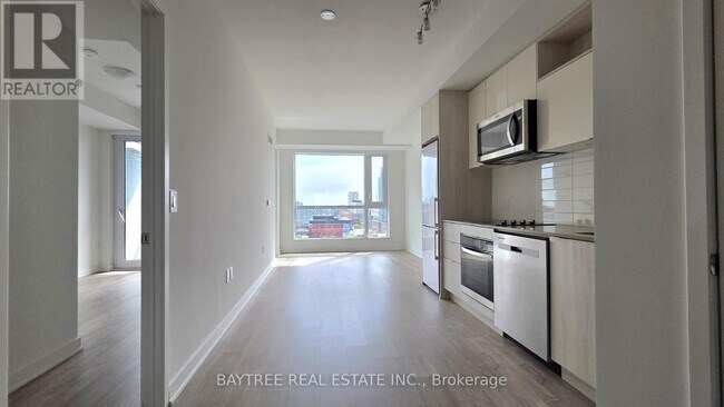 Photo - 70 Princess St Unit 1412 E