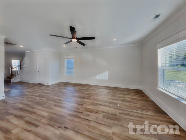 Photo - 520 Kingwood Ln