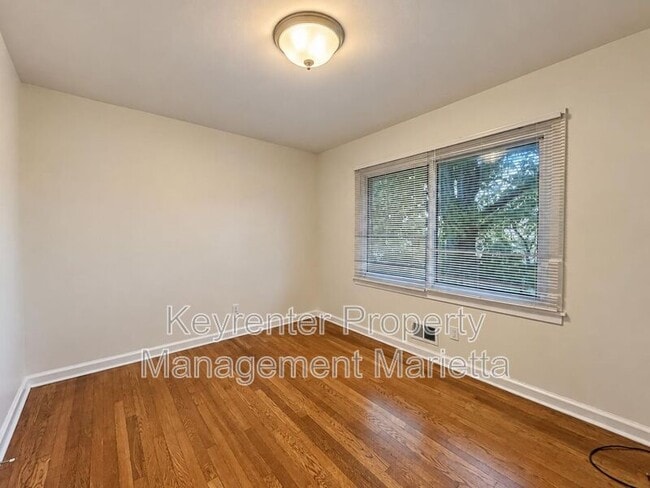 3230 Lamar Cir SE
