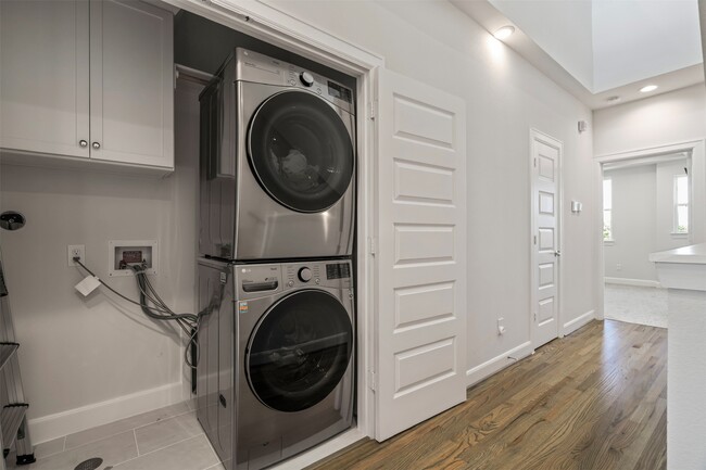 Building Photo - 316 Jensen Dr