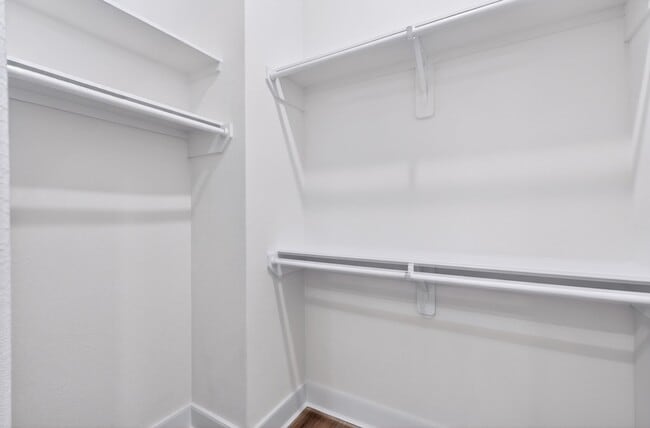 Building Photo - 717 Janisch Rd