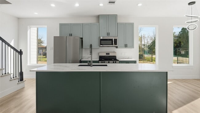 Photo - 1313 Knight St