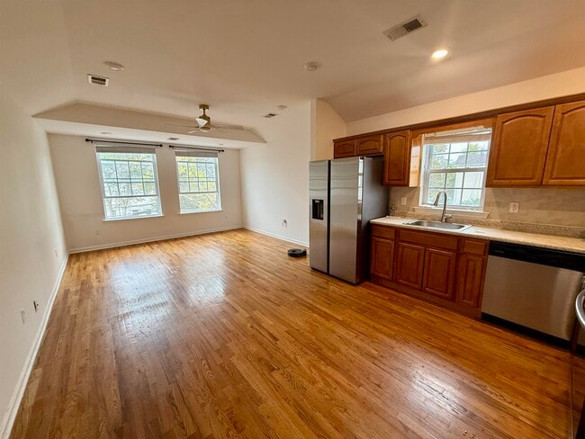 Building Photo - 39 W 34th St. Unit 2