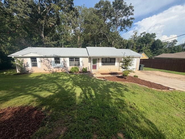 Building Photo - Scottsboro Home For Rent