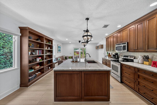 Photo - 510 NE 8th Ave