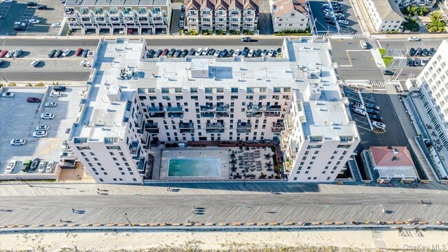 Building Photo - 100 W Broadway Unit 6W