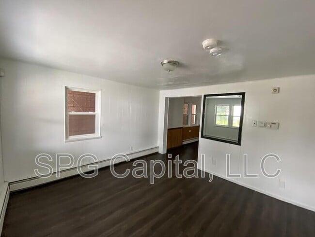 Photo - 704 Jessop Pl
