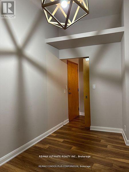 Photo - 700 King St W Unité 904