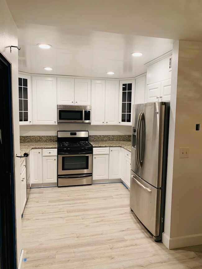 Building Photo - 41 Harkness Ave Unit Bedroom #2