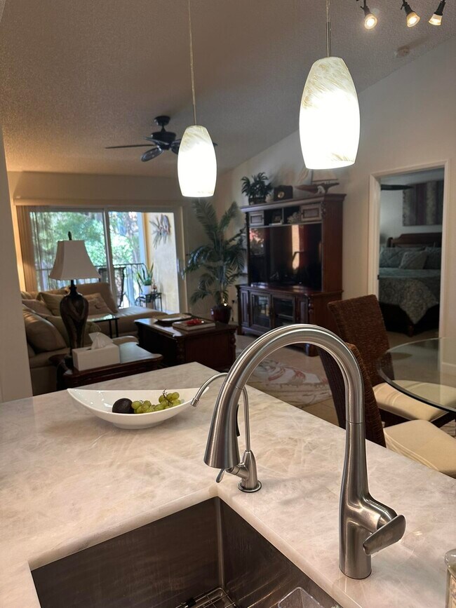 Photo - 180 Yacht Club Way Unidad 309