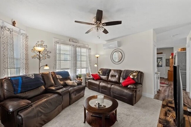 Photo - 97 Courtland St Unidad 3