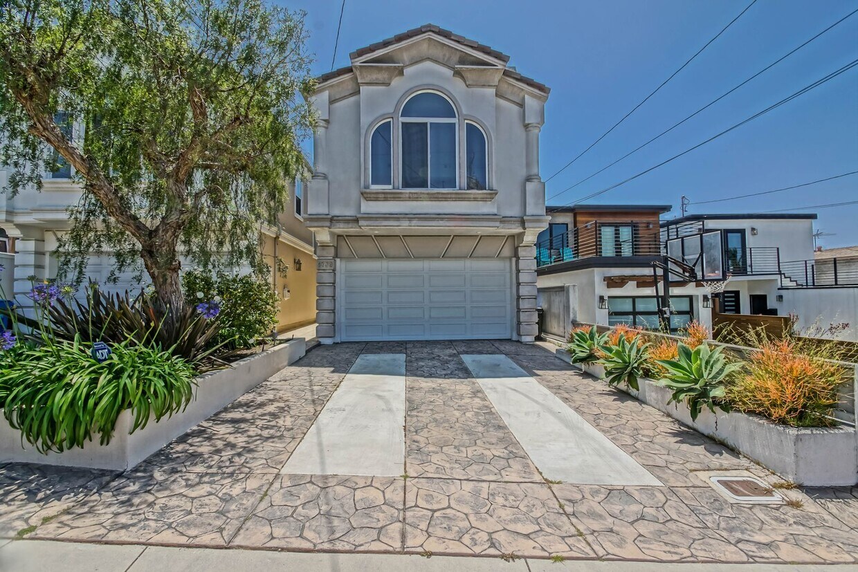 VERY BRIGHT, SPACIOUS & AIRY GOLDEN HILLS ... - VERY BRIGHT, SPACIOUS & AIRY GOLDEN HILLS ...