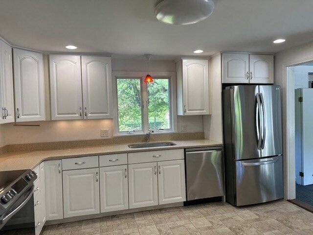 6 Conestoga Rd