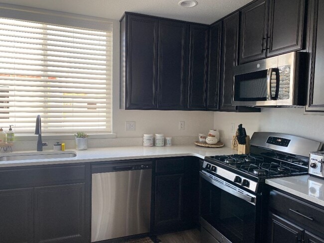 Shared Kitchen - 2848 Kendall St