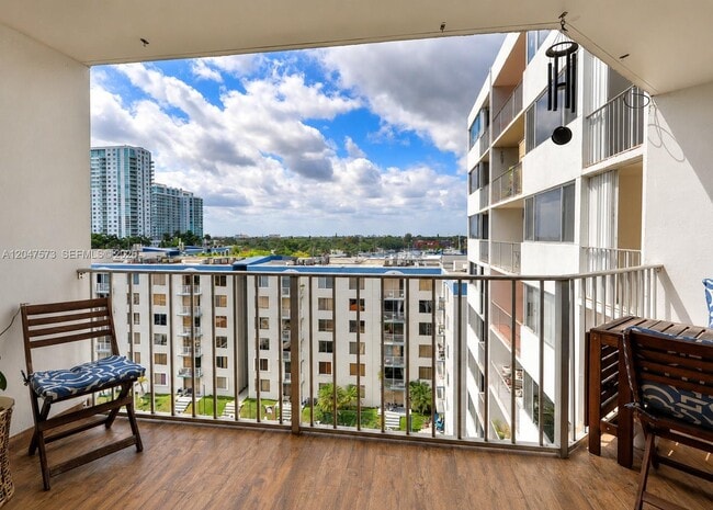 Photo - 1700 NW N River Dr Unit 804