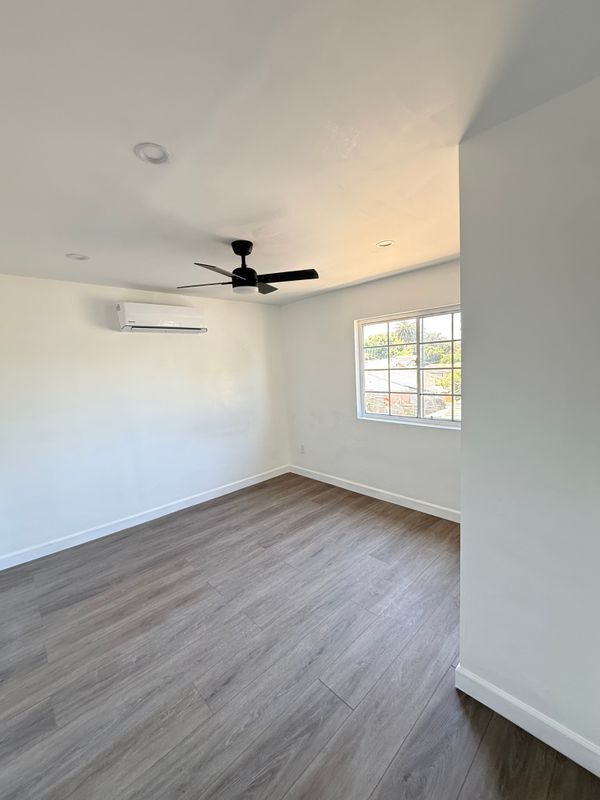 1550 1/2 West 59th Place