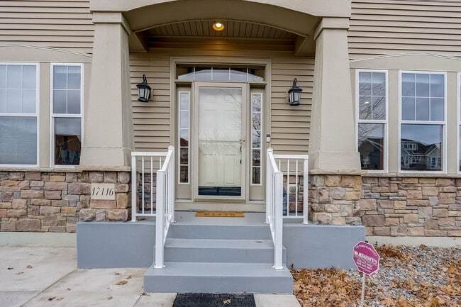 Photo - Grand 5 bed 4.5 bath Maple Grove Home w/ 3-Car Garage! Fully Furnished