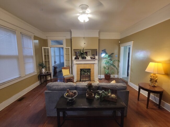 Photo - 311 E 37th St