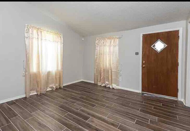 Photo - 583 Bonnell Ave