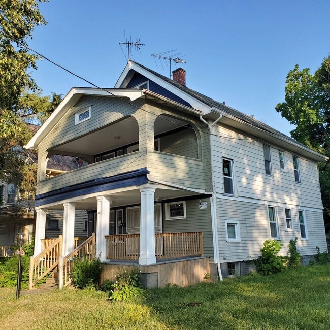 Building Photo - 12098 Chesterfield Ave Unit 2