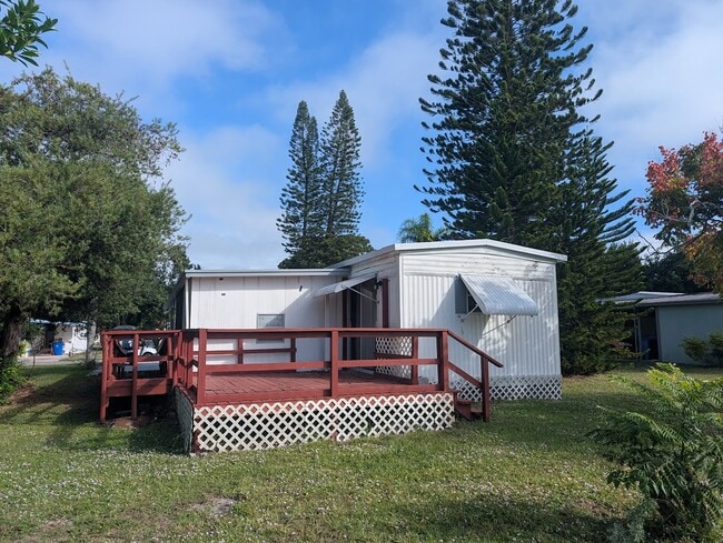 Photo - 74 Lone Pine Ave