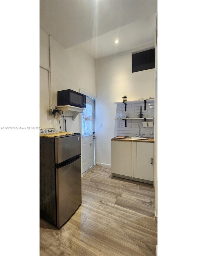Building Photo - 1271 NE 153rd St Rental