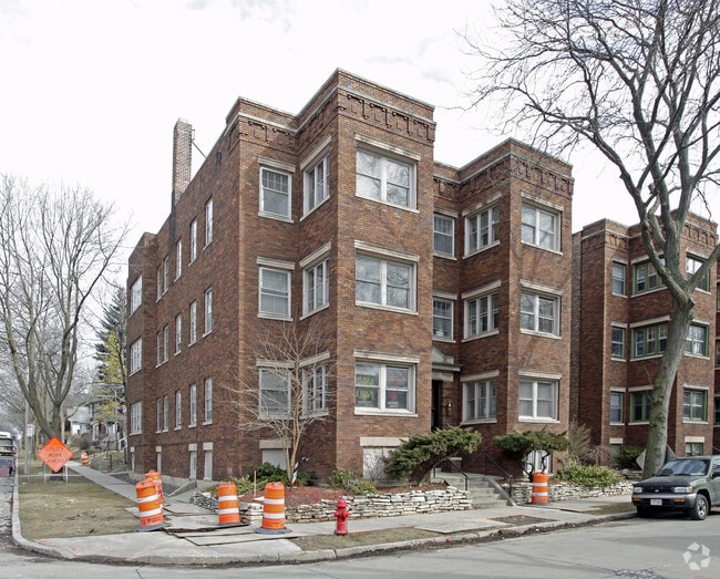 Building Photo - 1902 E Linnwood Ave