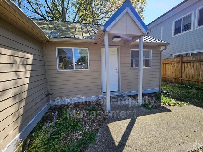 Building Photo - 4553 NE 105th Ave Rental