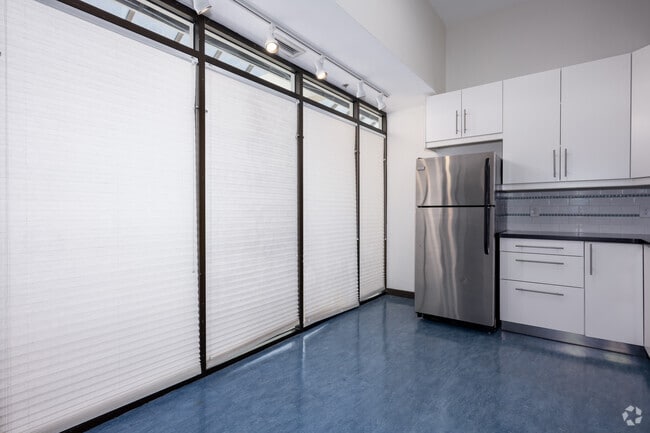 1BR, 1BA - 780SF - Dining Room