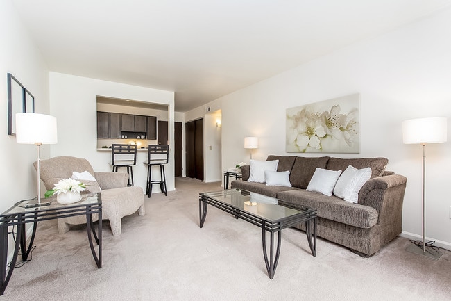 Photo - Colony Club Apartments