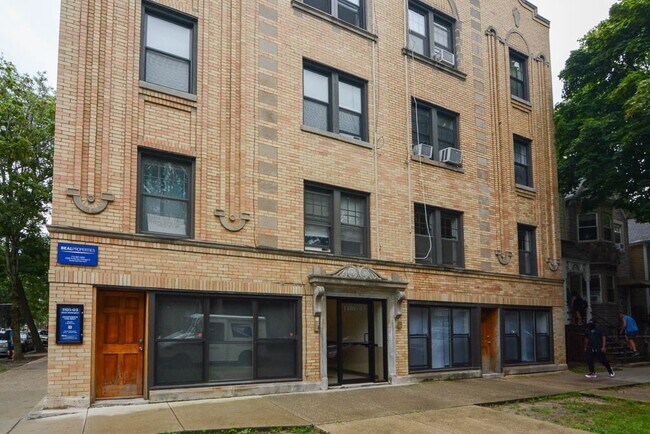 Photo - 1117 W Wellington Ave Unit J03P