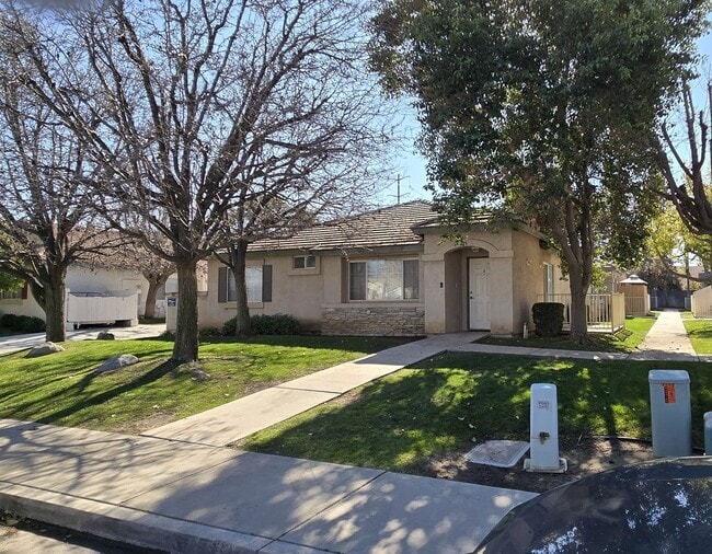 Building Photo - 8105 Pebble Cove Ct Unit C