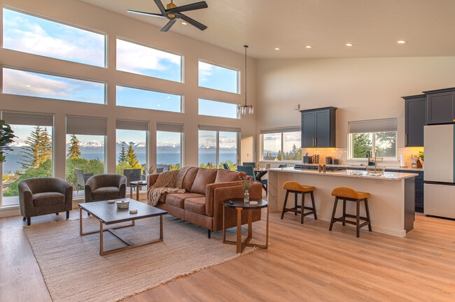 Photo - 833 Linstrang Wy