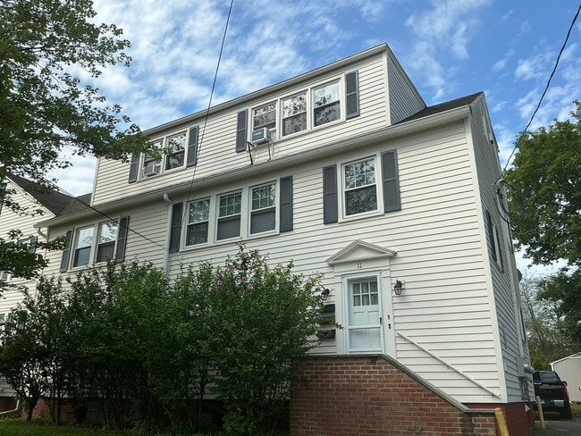 Building Photo - 11 Broad St Unit 1st Floor Rental