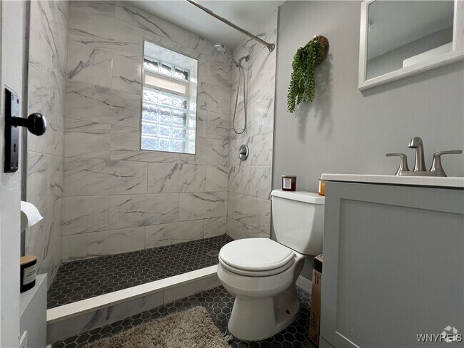 Building Photo - 1225 Hertel Ave Rental