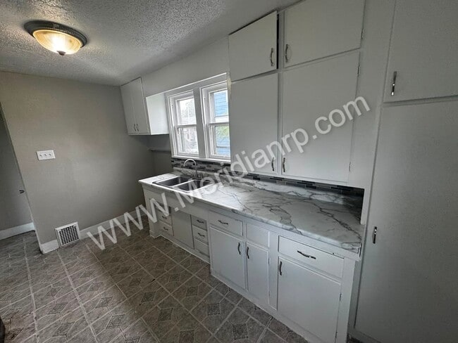 Photo - 3015 Holton Ave