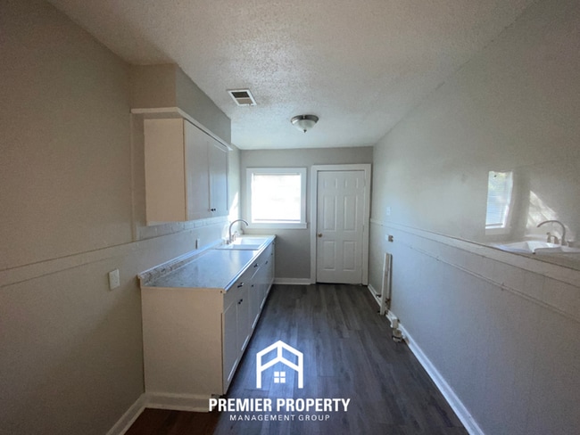 Photo - 7908 Harrold St