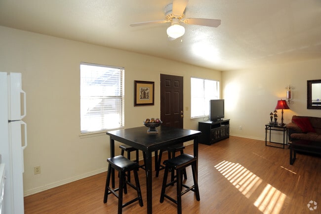 2BR Corporate Apartment - 805SF - Dining Area