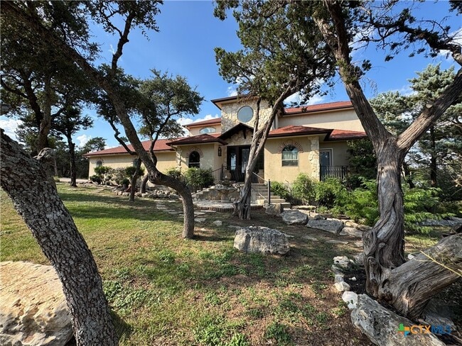 Building Photo - 2000 Village Oak Rental