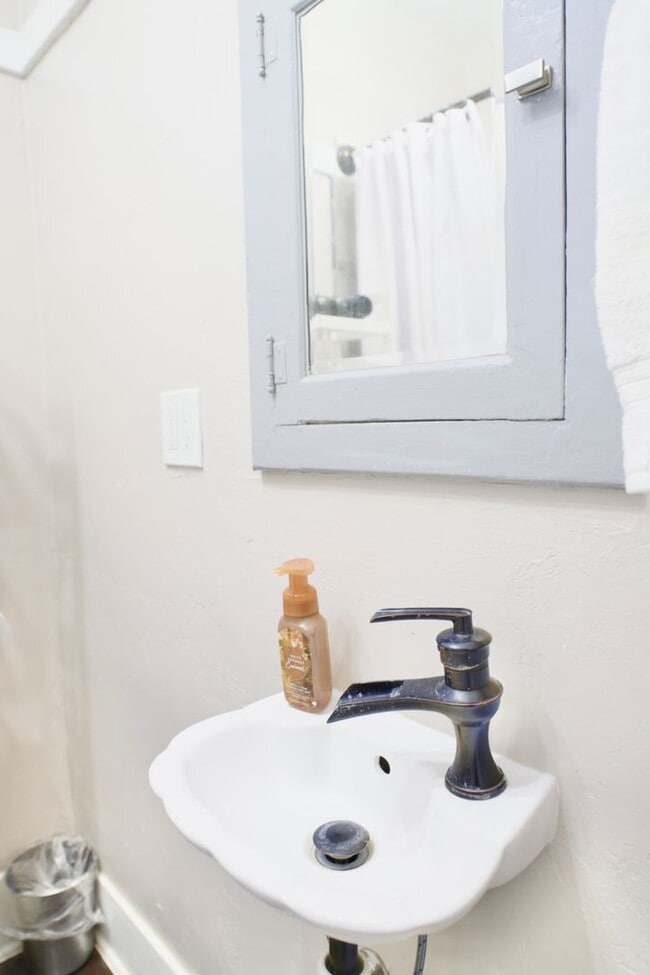 Photo - 2 Bedroom 1 Bath Close to 4th Ave and Down... Unit 16