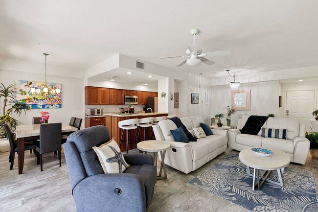 Building Photo - 285 Cays Dr