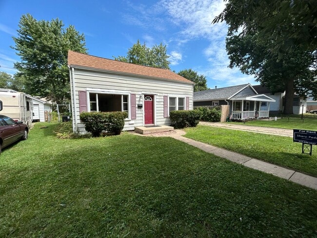 Building Photo - Three Bedroom House For Rent in Champaign