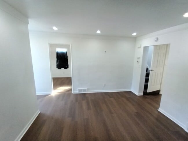 Photo - 3 bedroom, 1 bathroom Now Available!