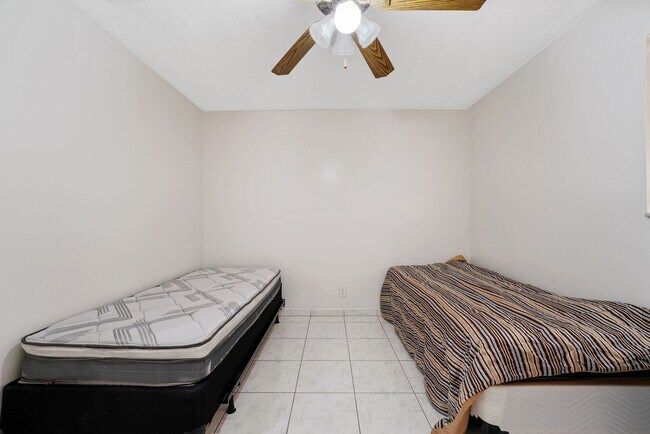 Photo - 808 NE 8th St