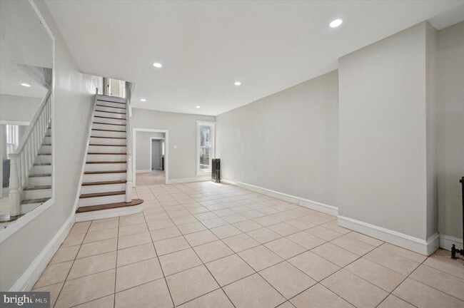 Building Photo - 2865 Jasper St Rental