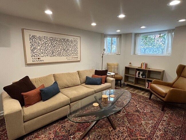 Building Photo - 2227 N Bissell St Unit Apt G